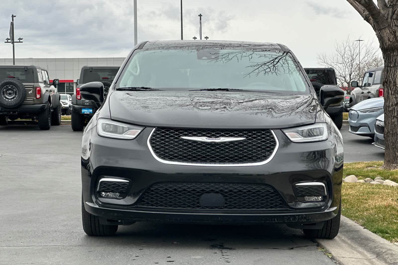 Thumbnail: 2024 Chrysler Pacifica - 10