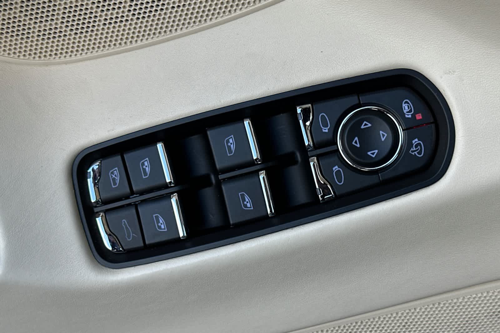 Thumbnail: 2014 Porsche Panamera - 13