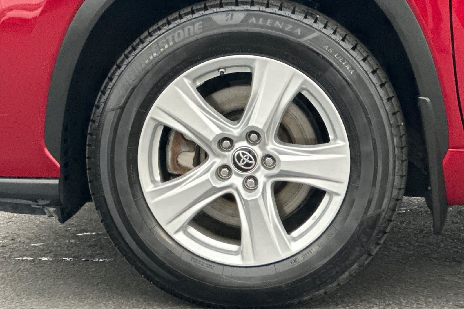 Thumbnail: 2023 Toyota Highlander - 27