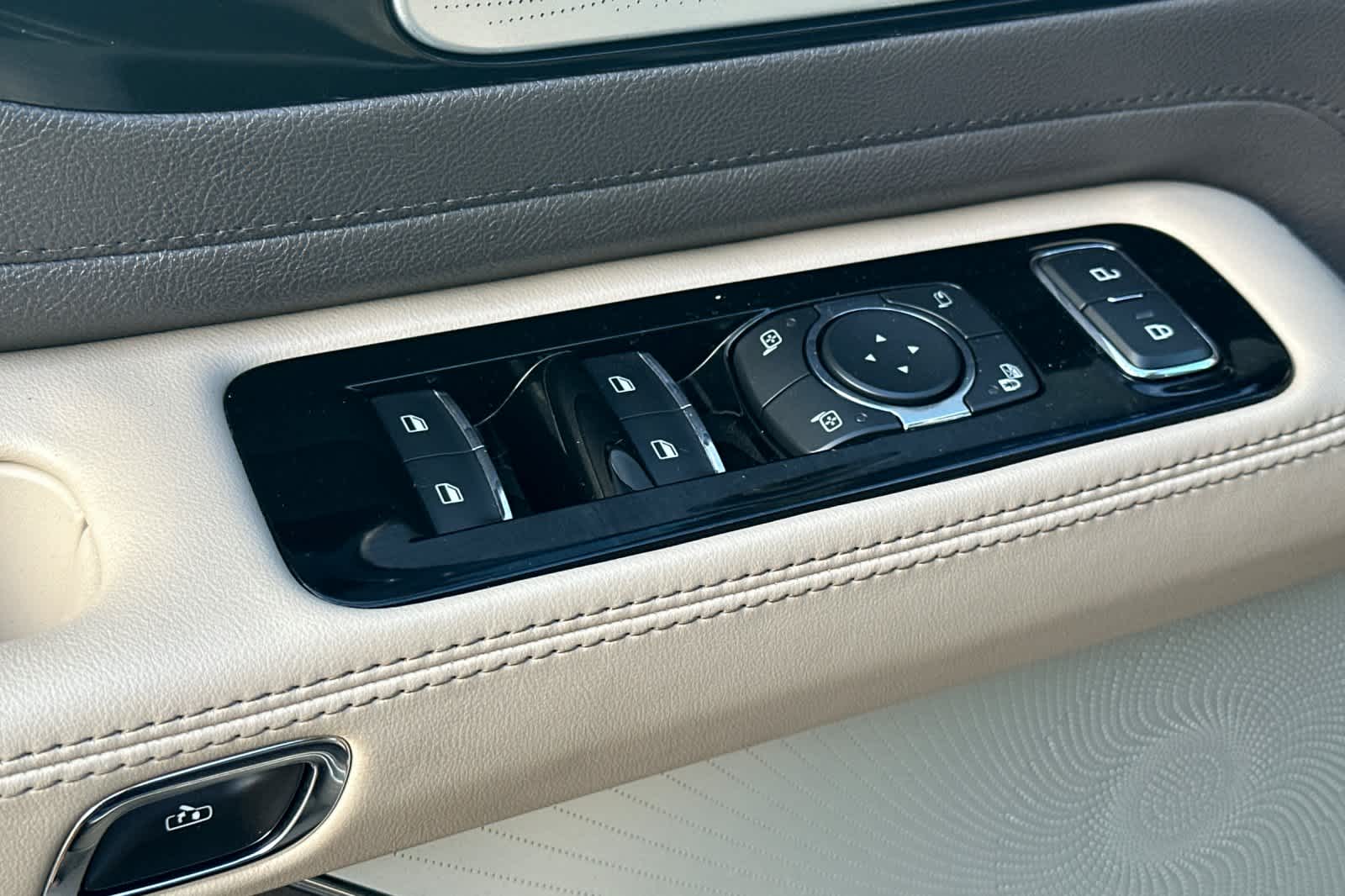 Thumbnail: 2023 Lincoln Aviator - 13