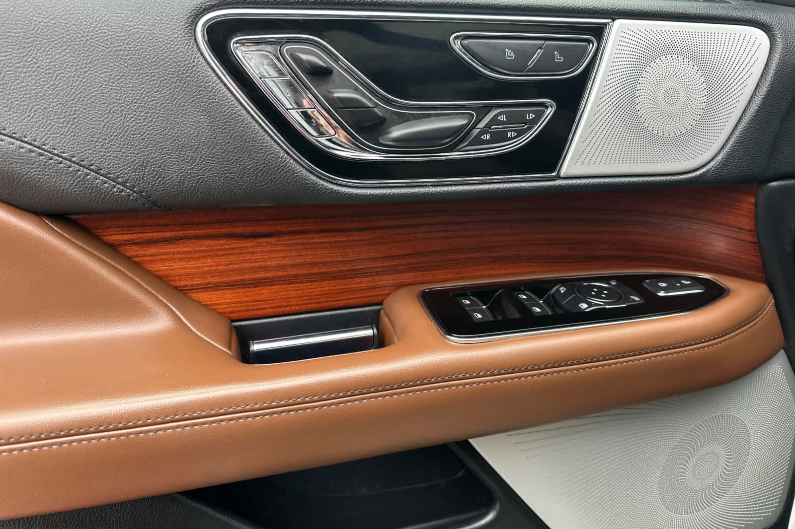 Thumbnail: 2024 Lincoln Navigator L - 12