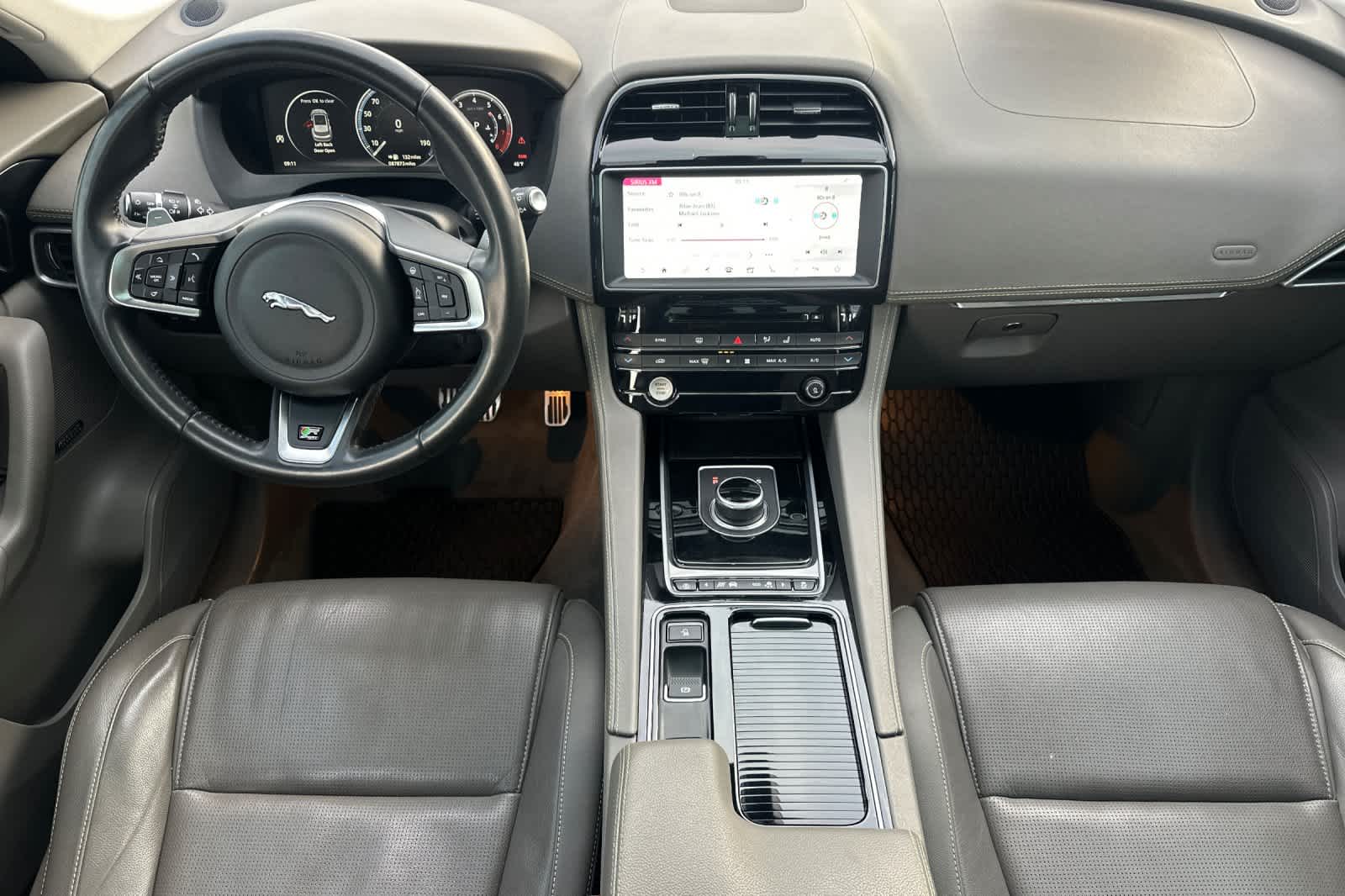 2018 Jaguar F-PACE R-Sport photo 3