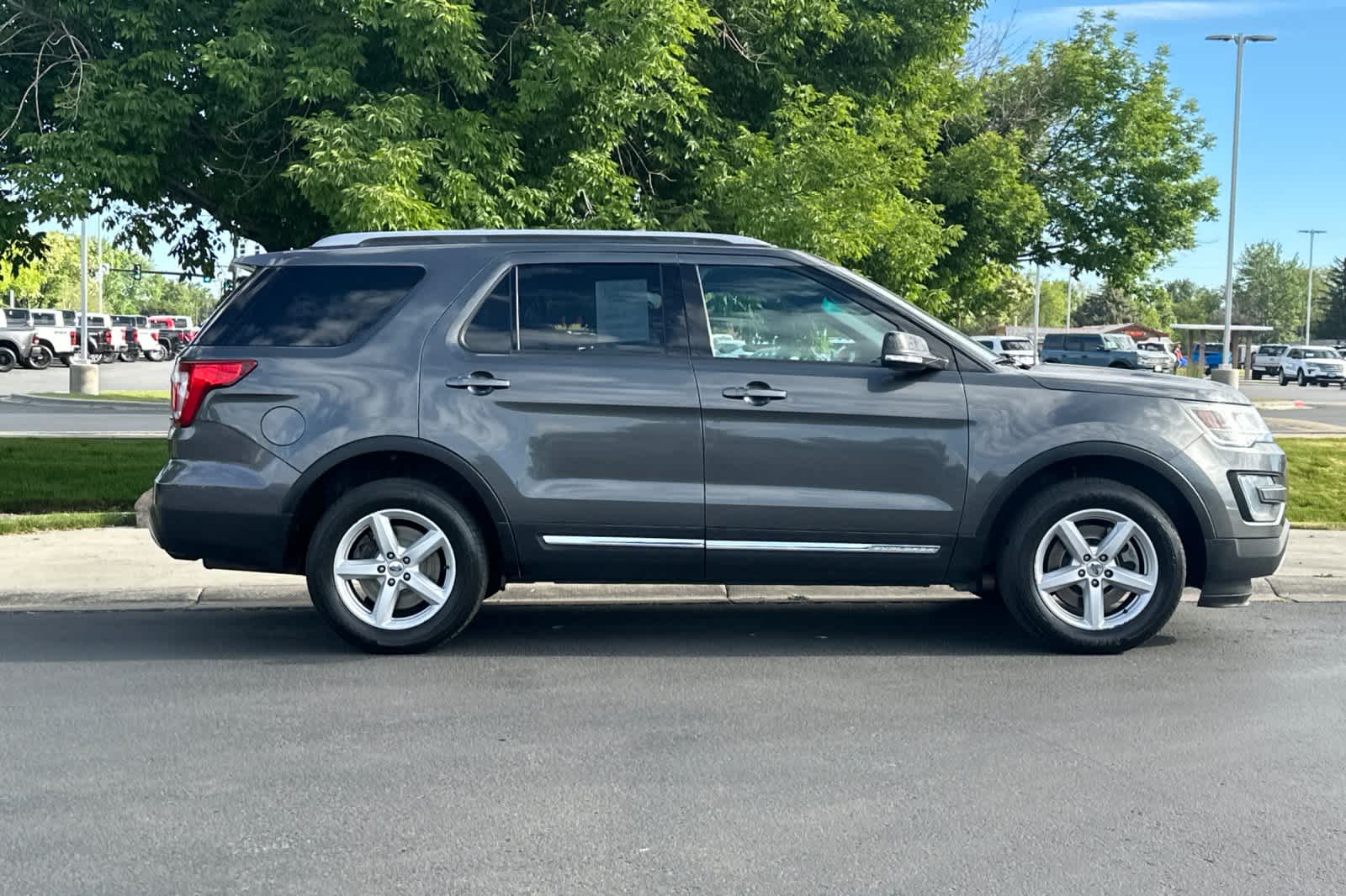 Thumbnail: 2016 Ford Explorer - 8