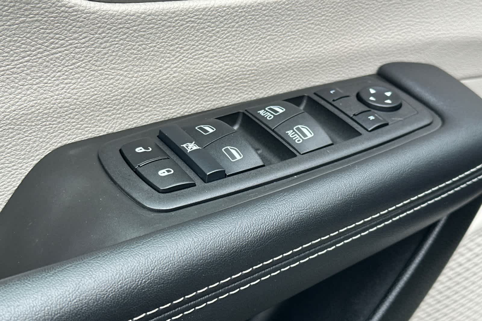 Thumbnail: 2024 Chrysler Pacifica - 13