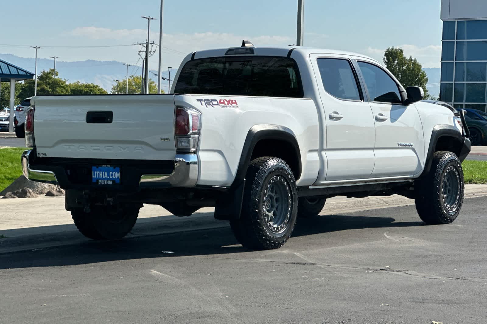 2021 Toyota Tacoma TRD V6 photo 2
