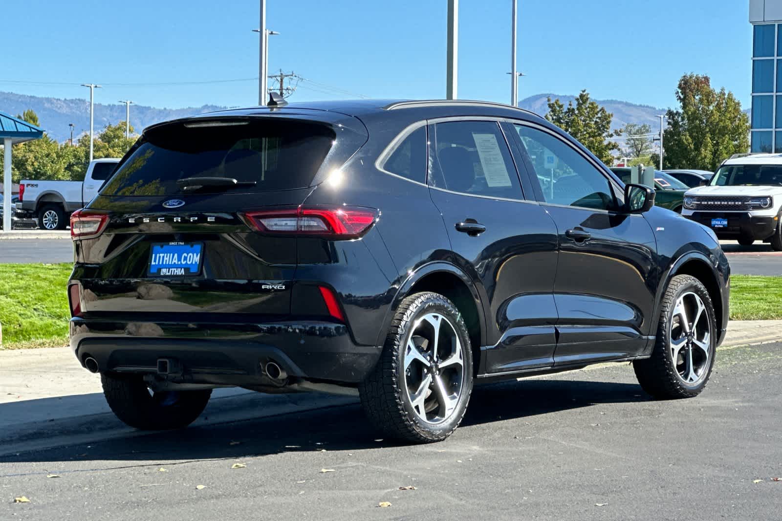 2023 Ford Escape ST-Line Select photo 2