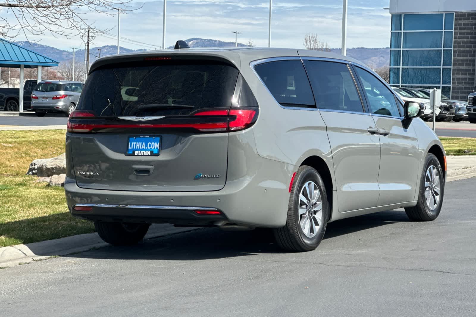 Thumbnail: 2025 Chrysler Pacifica - 2