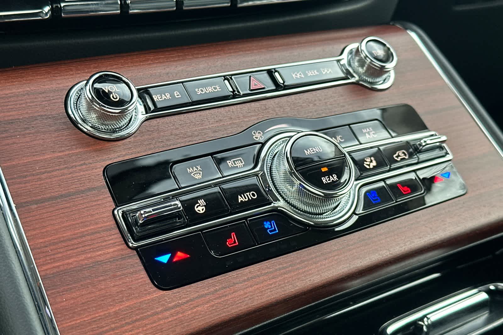 Thumbnail: 2023 Lincoln Aviator - 20