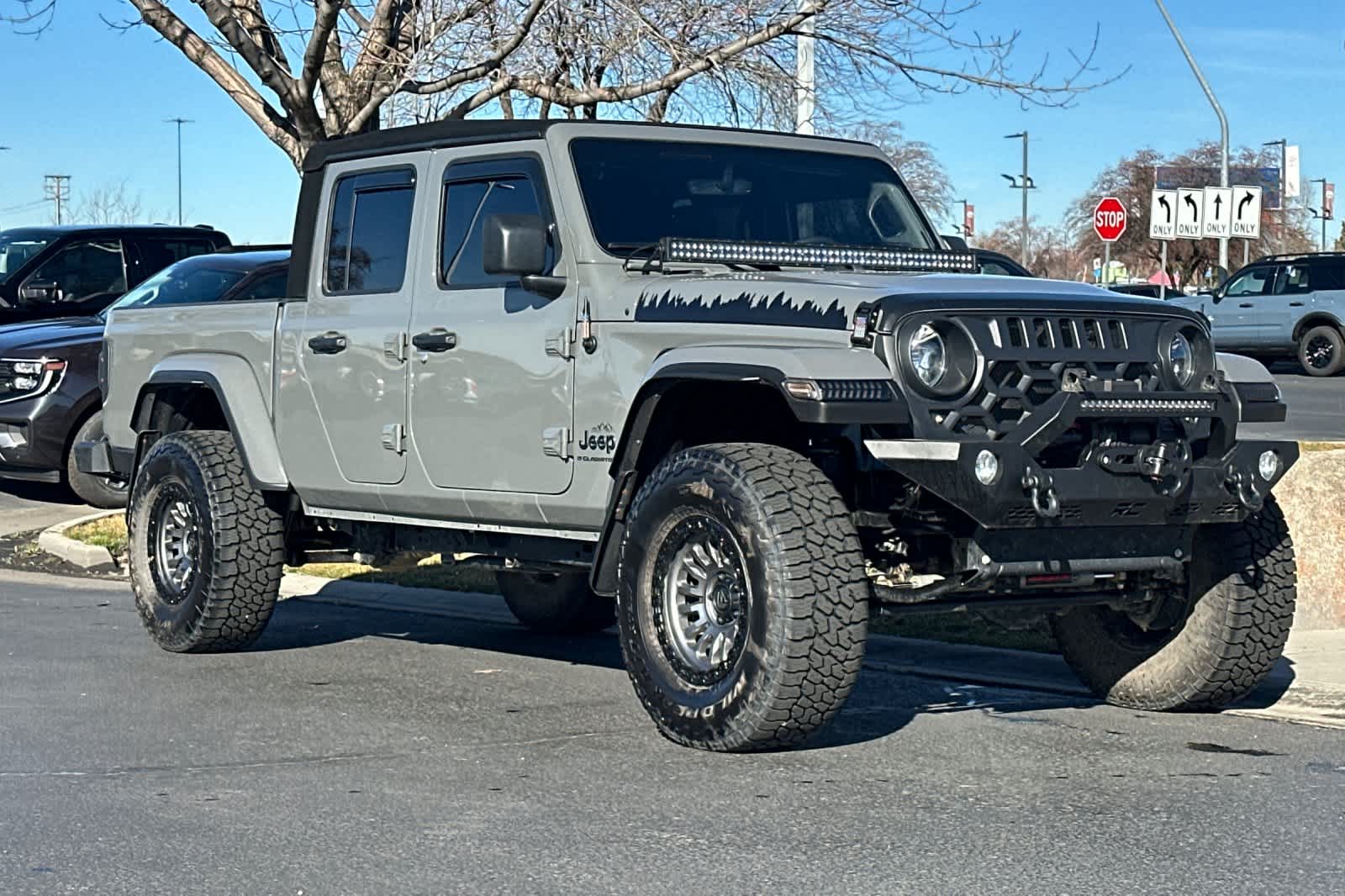 Thumbnail: 2023 Jeep Gladiator - 9