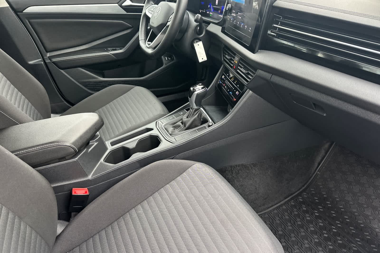 Thumbnail: 2025 Volkswagen Jetta - 15