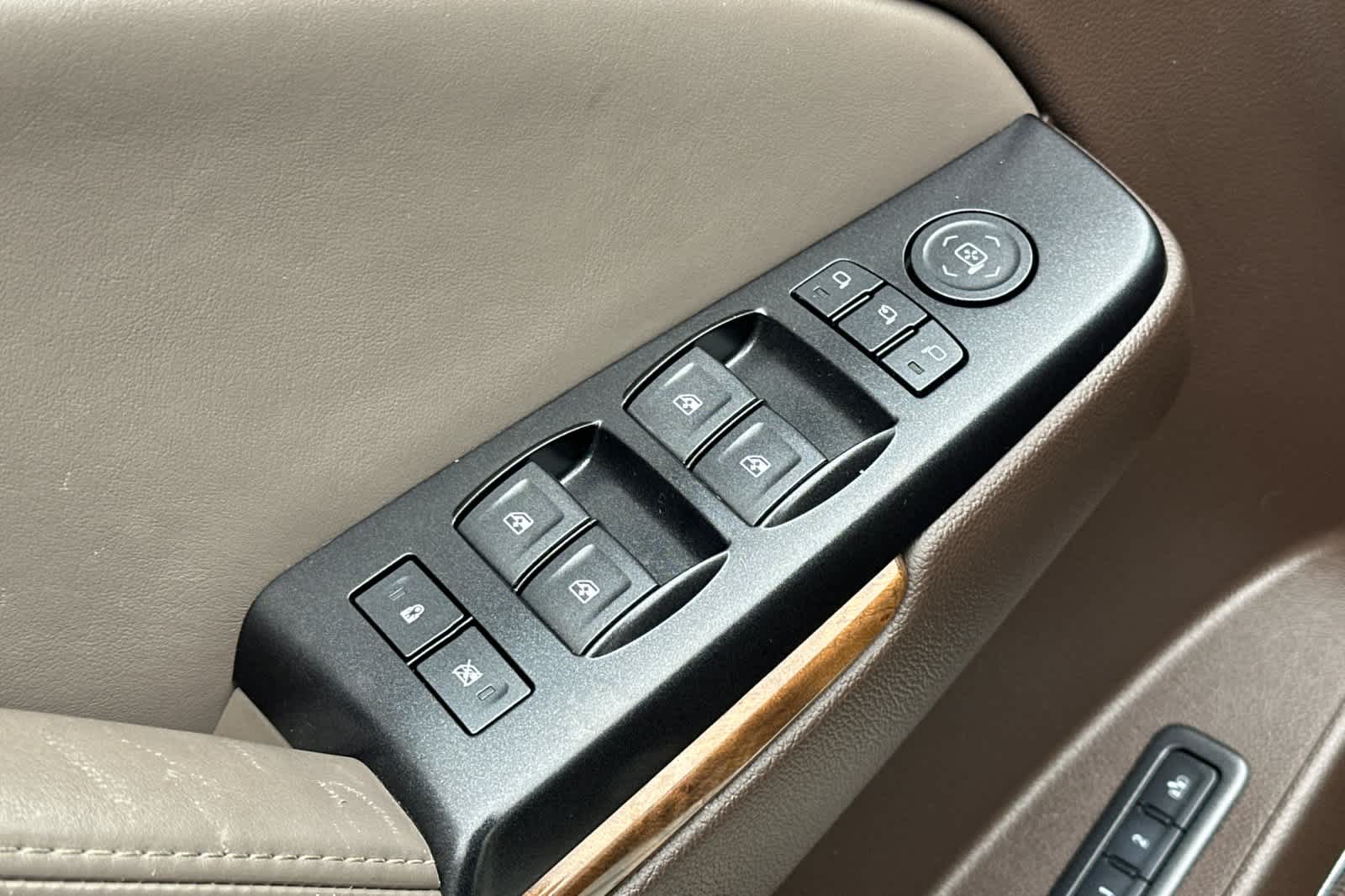 Thumbnail: 2015 GMC Yukon - 13