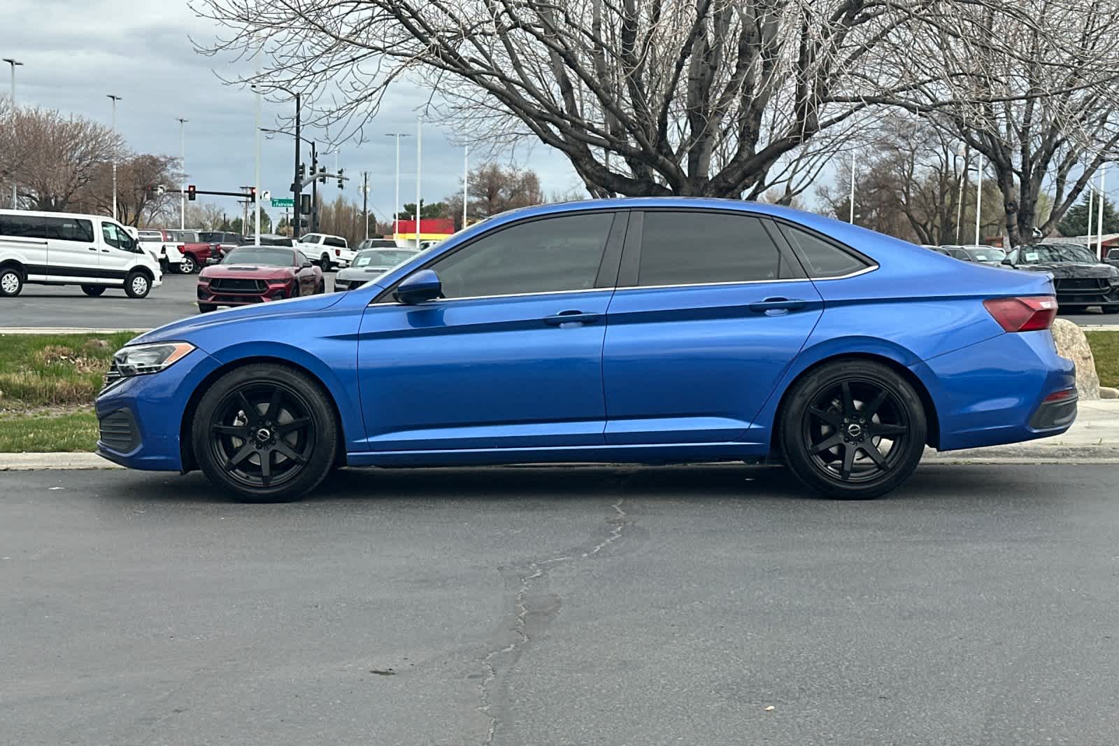 Thumbnail: 2022 Volkswagen Jetta - 5