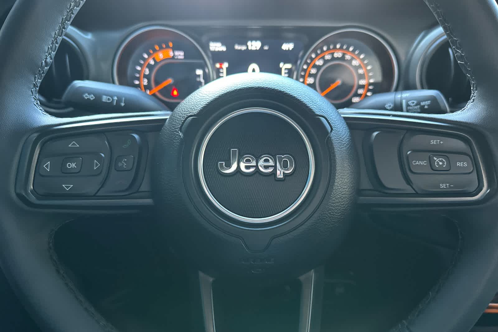 Thumbnail: 2023 Jeep Gladiator - 23