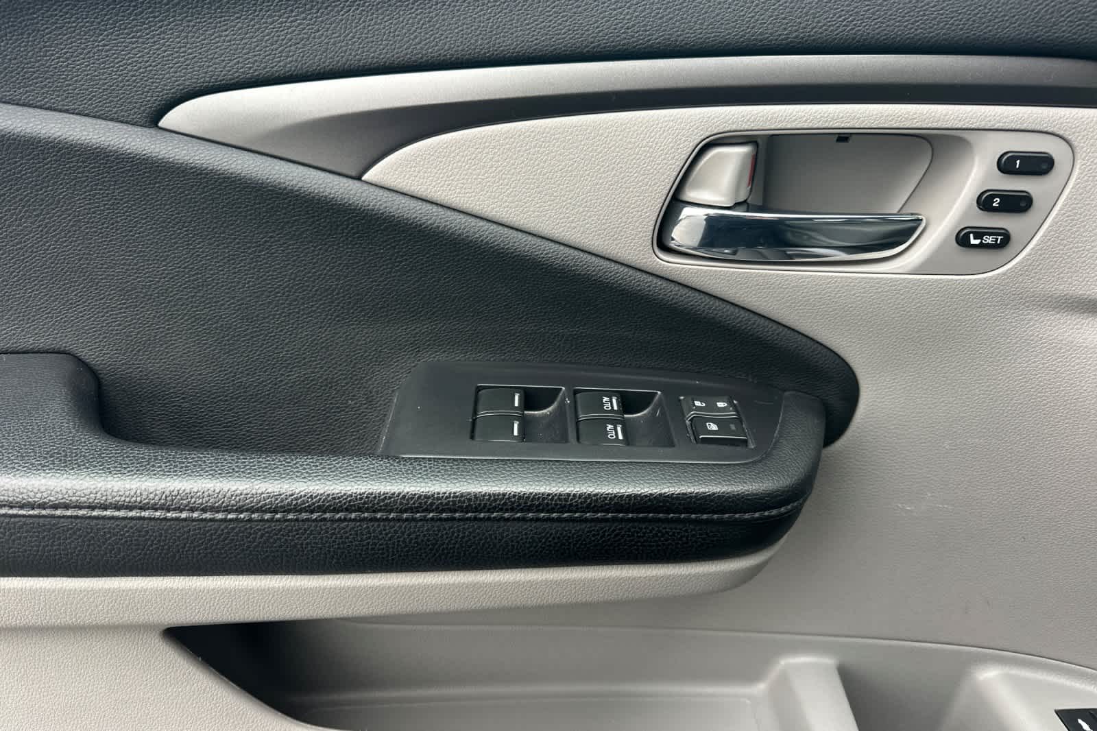 Thumbnail: 2019 Honda Pilot - 12