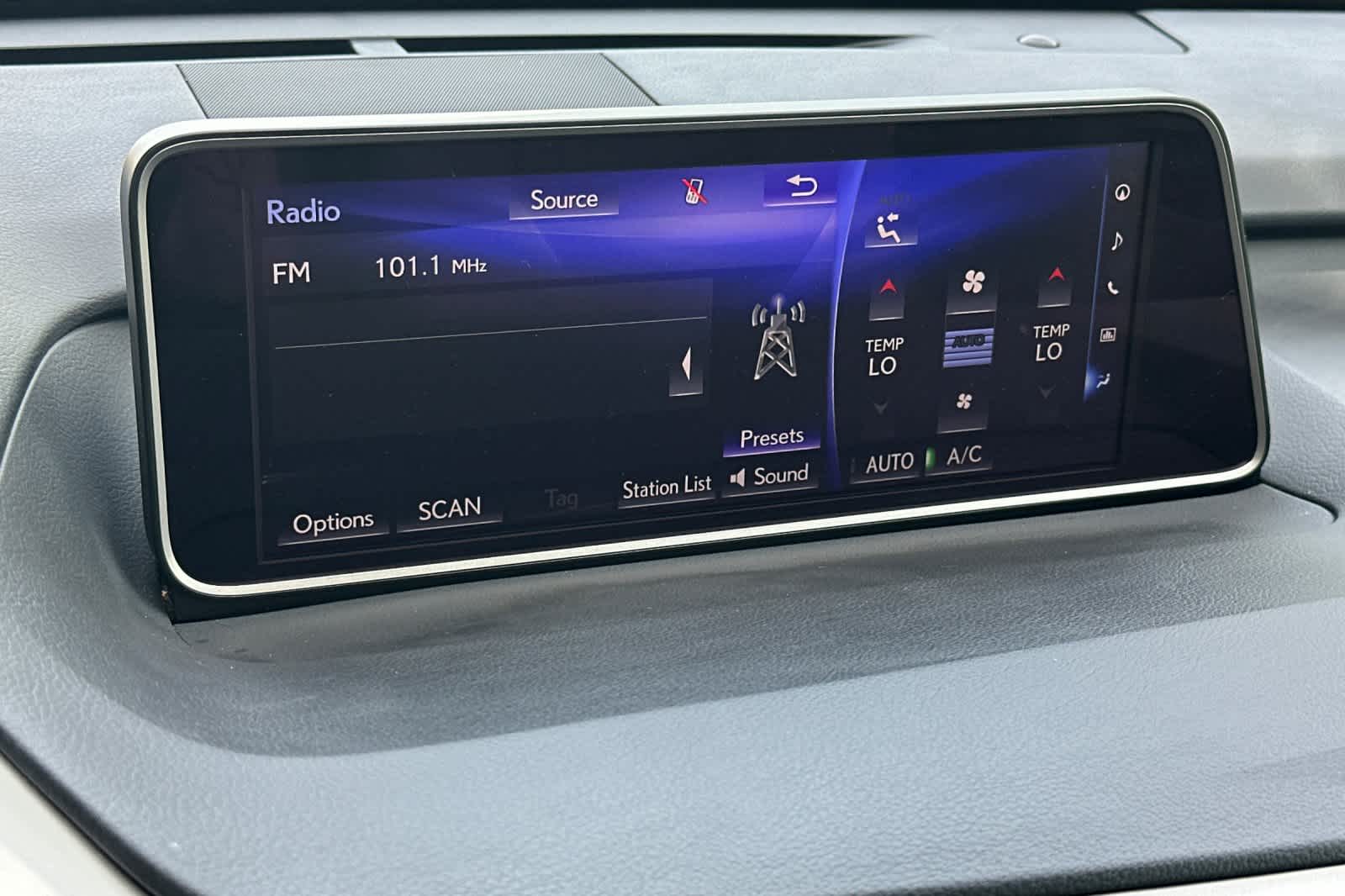 Thumbnail: 2018 Lexus RX - 18