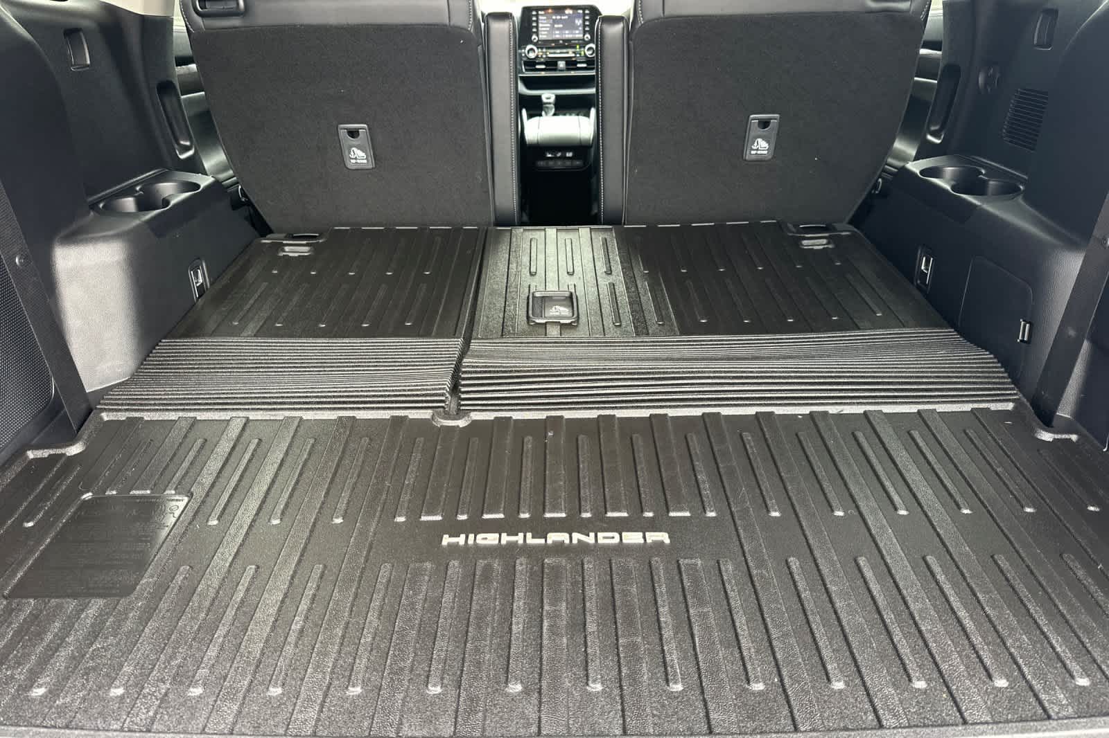 Thumbnail: 2020 Toyota Highlander - 16