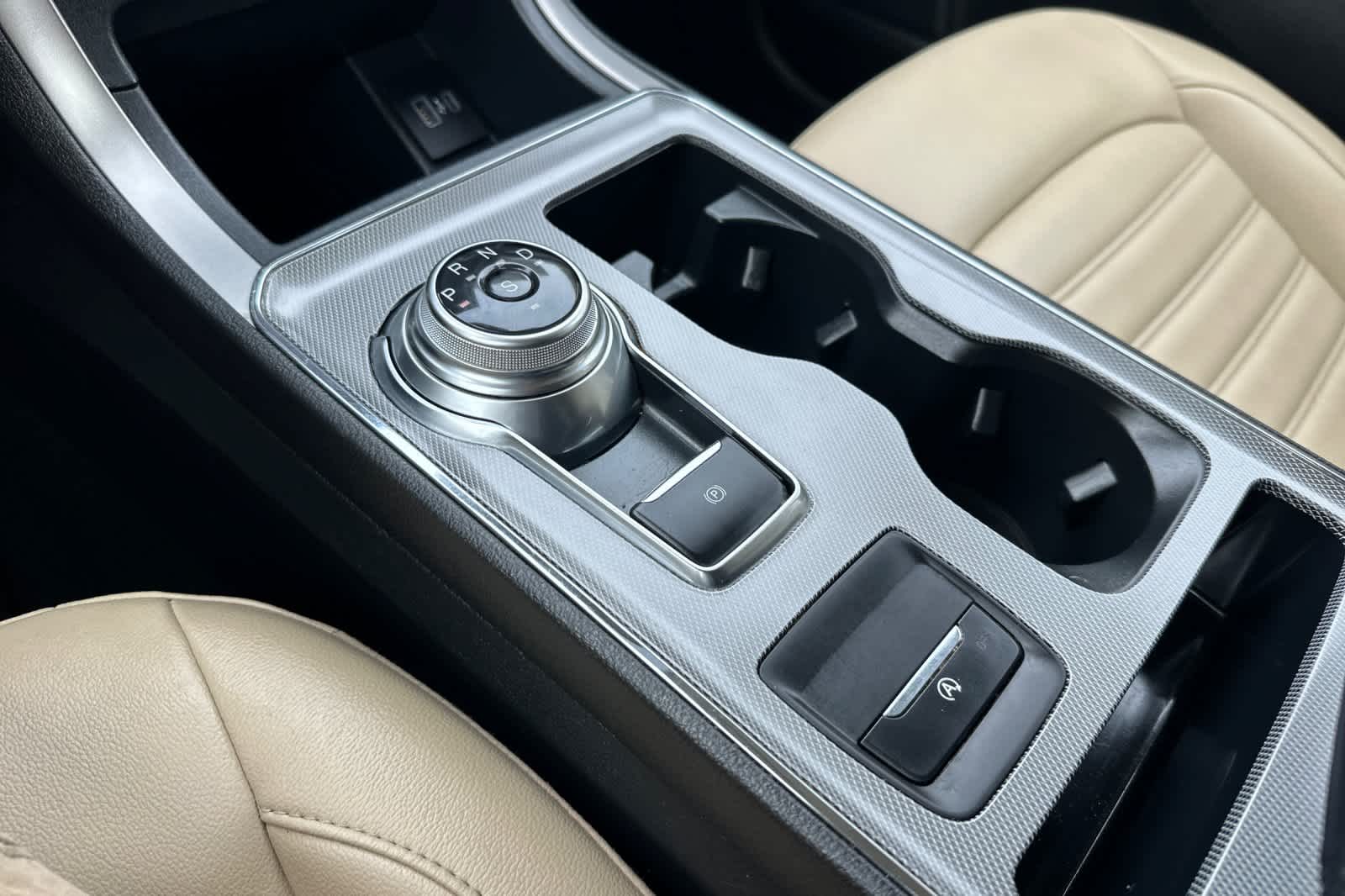 Thumbnail: 2022 Ford Edge - 21