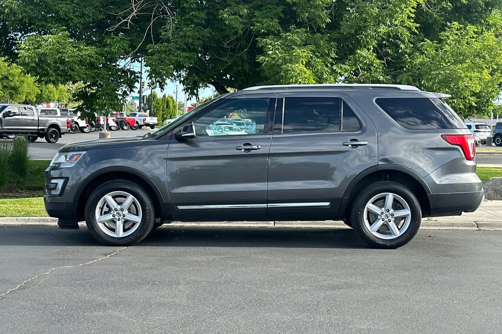Thumbnail: 2016 Ford Explorer - 5
