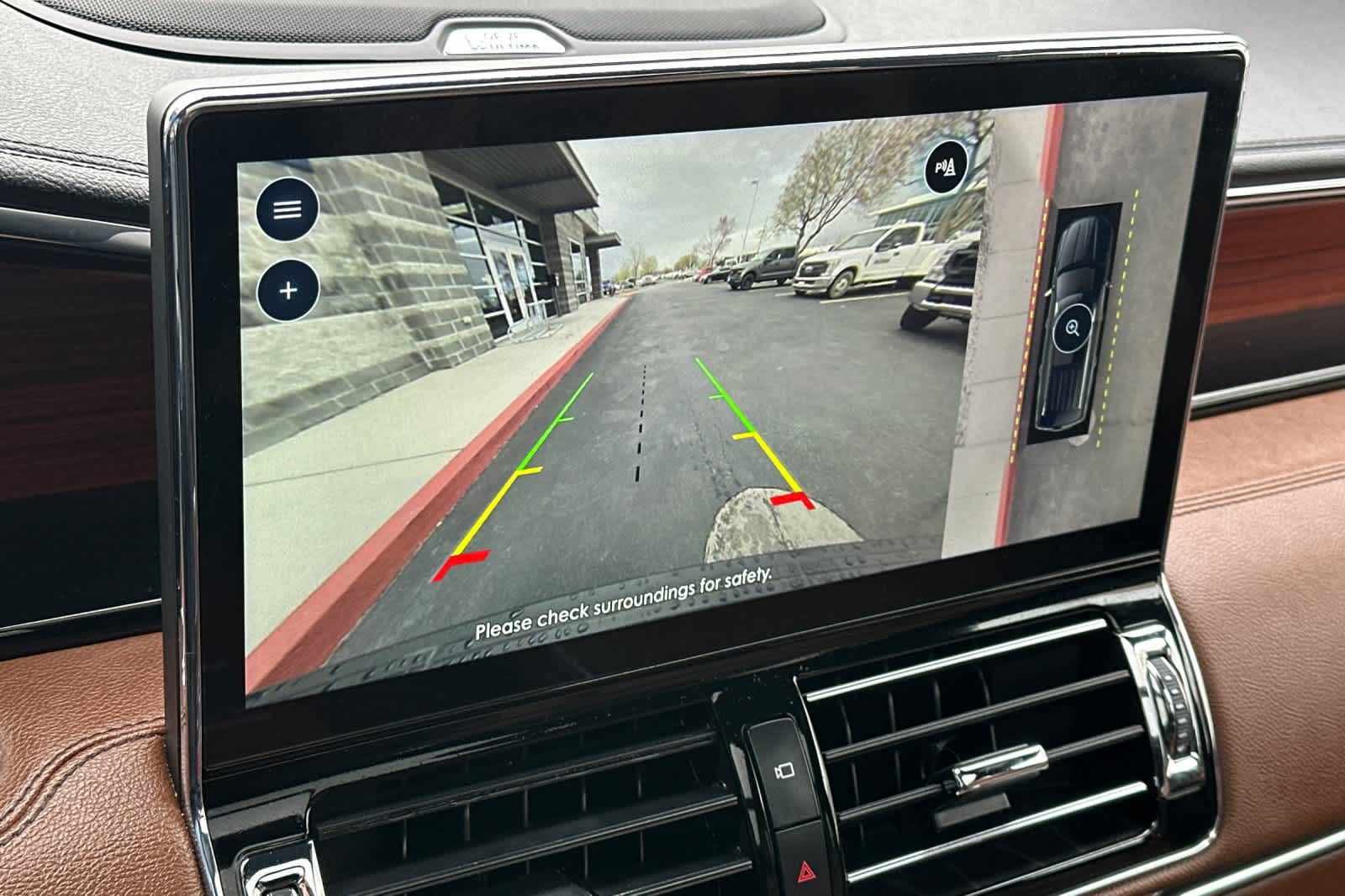 Thumbnail: 2024 Lincoln Navigator L - 21