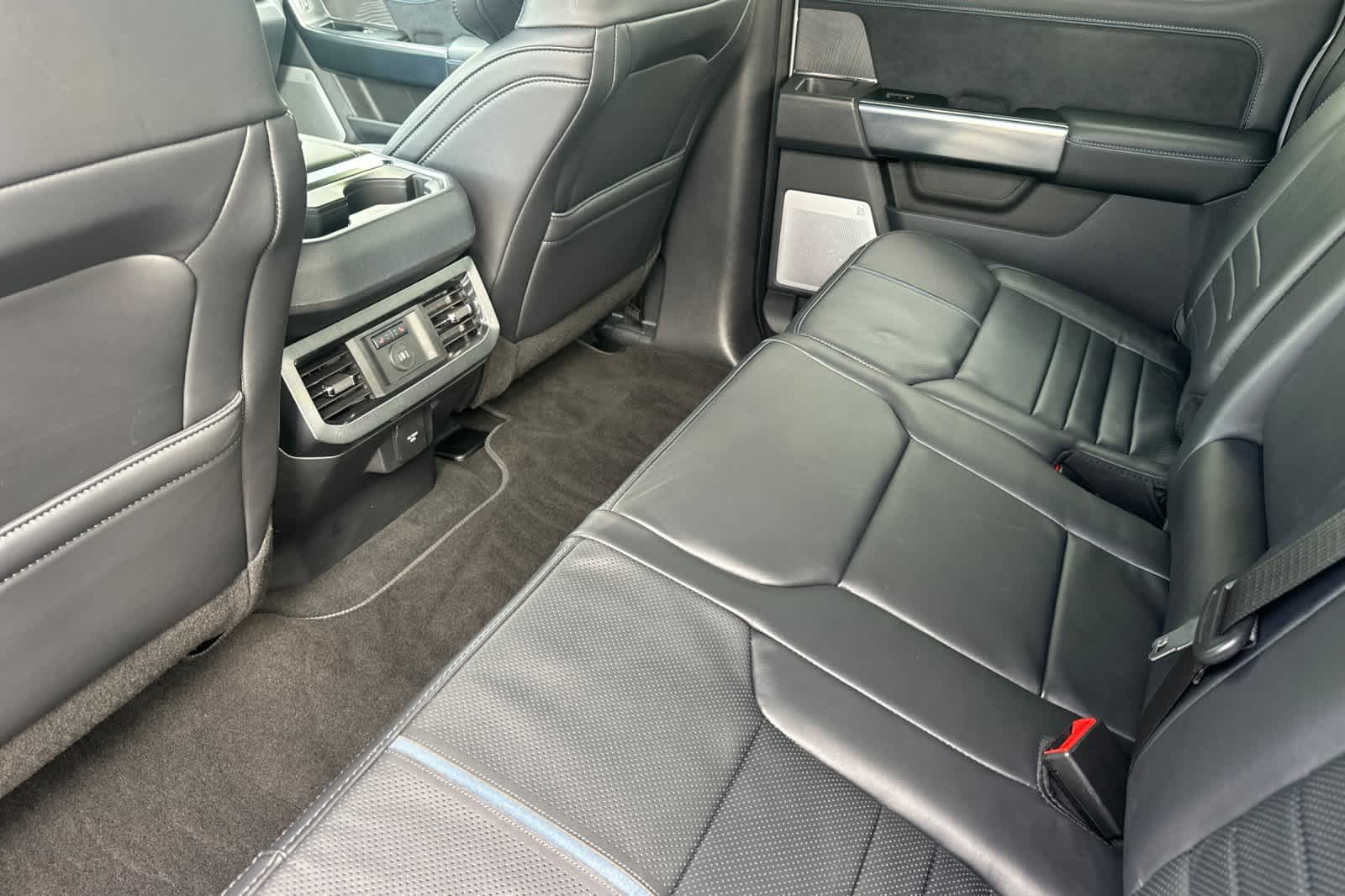 2025 Ford F-250 Platinum photo 4