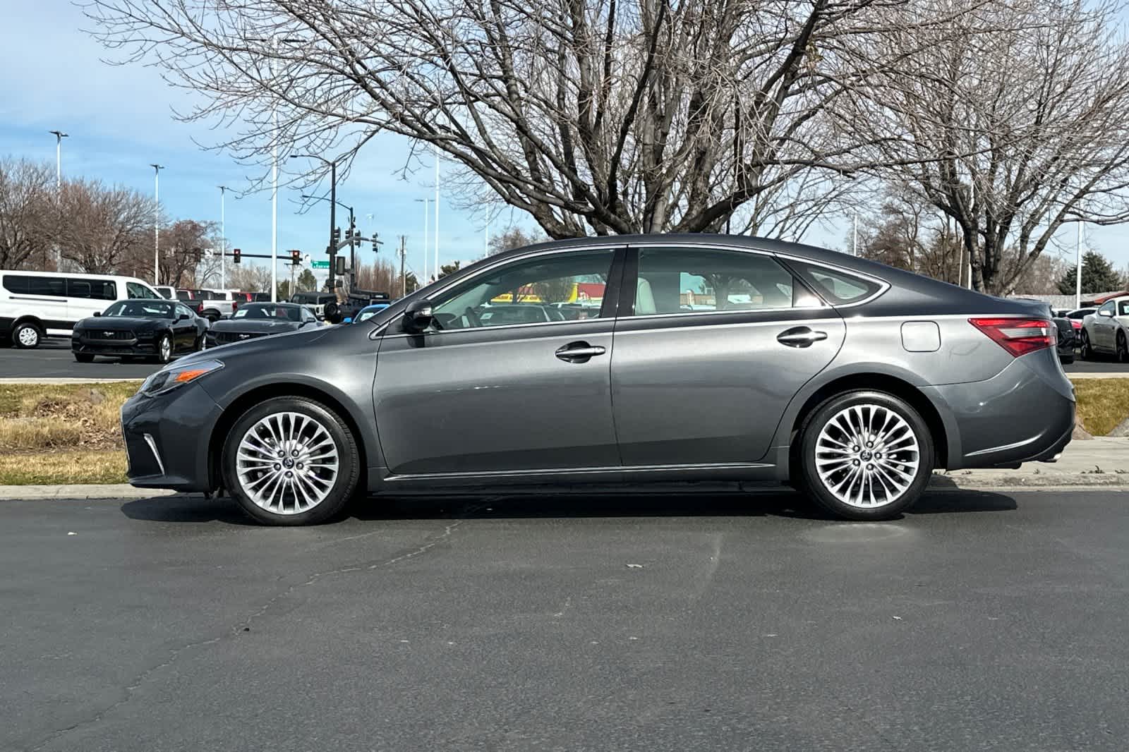 Thumbnail: 2017 Toyota Avalon - 5