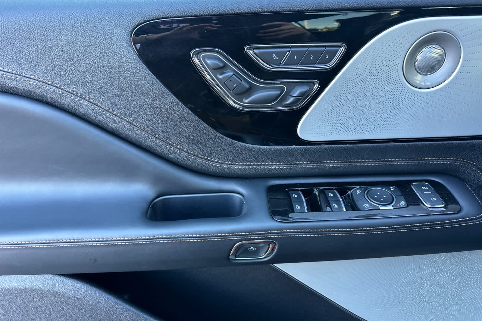 Thumbnail: 2025 Lincoln Aviator - 12