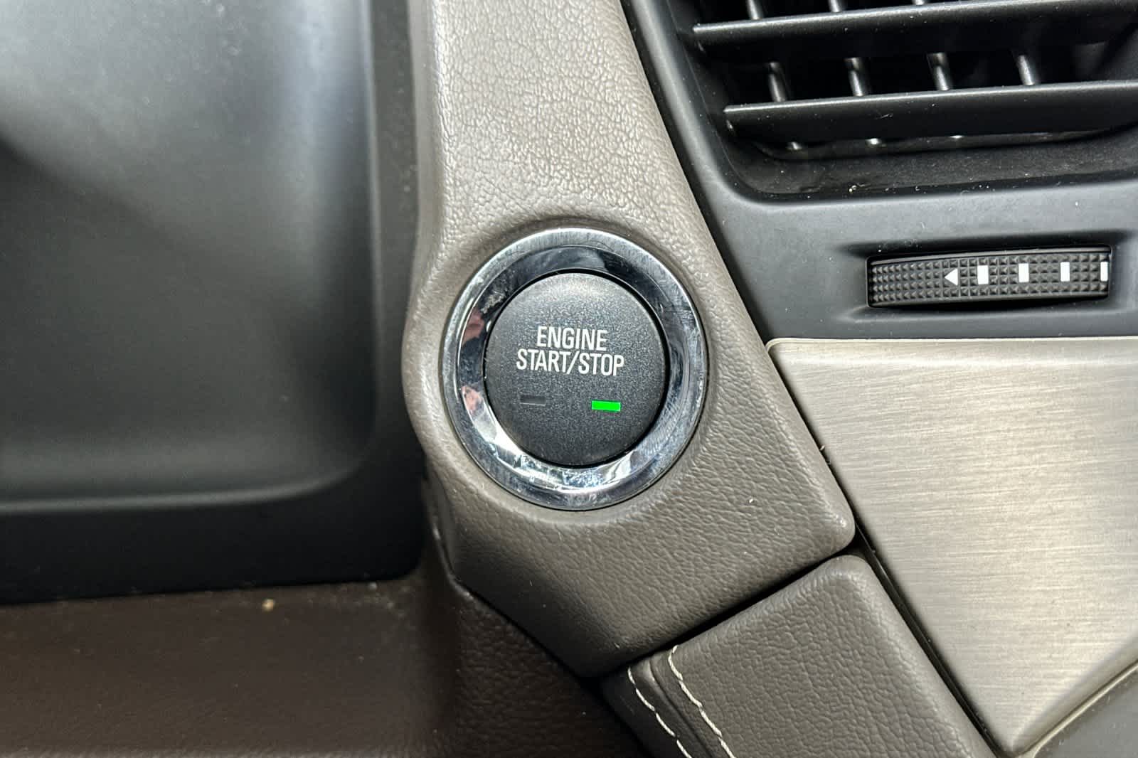 Thumbnail: 2020 GMC Yukon - 25