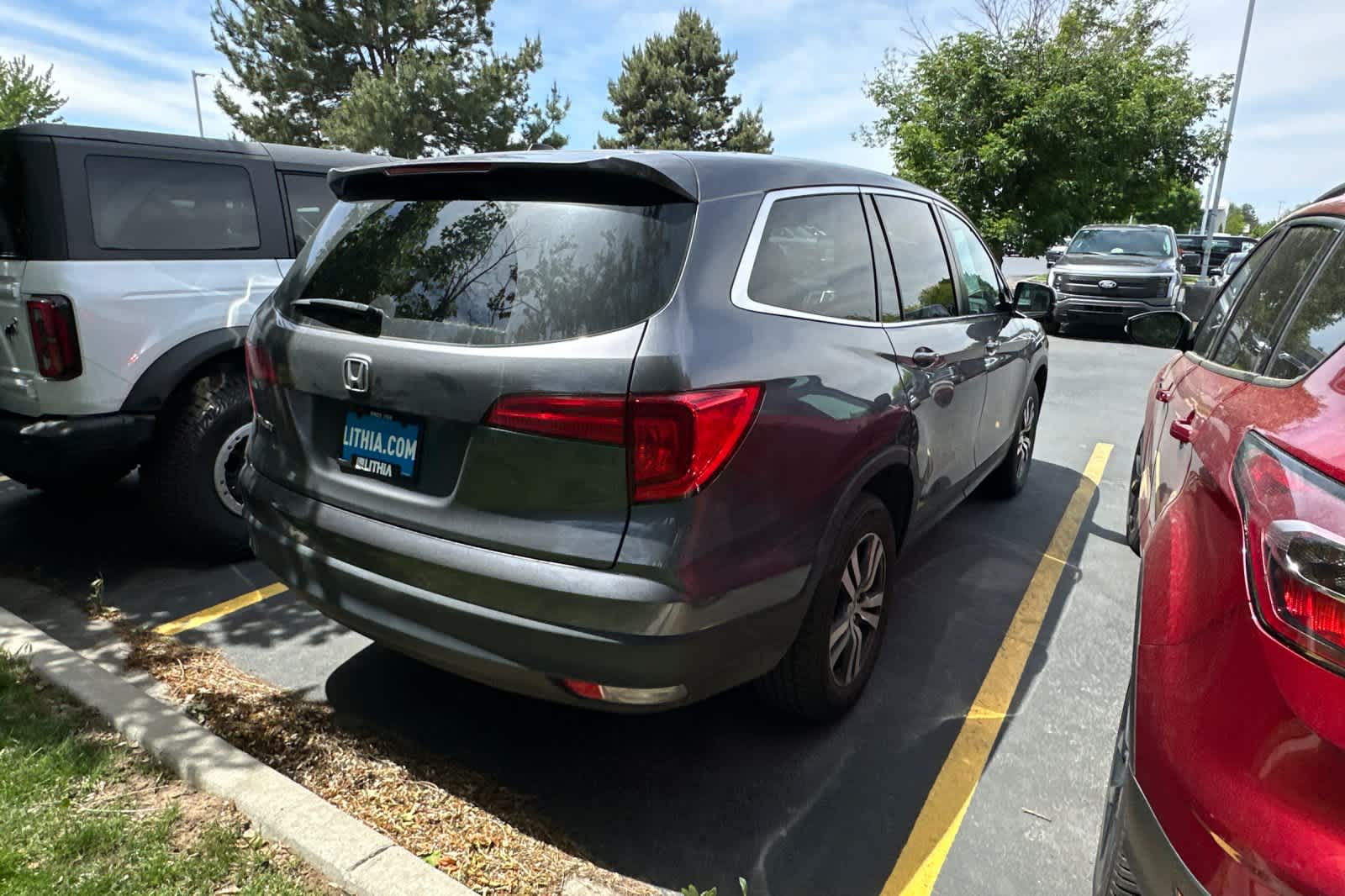 Thumbnail: 2017 Honda Pilot - 4