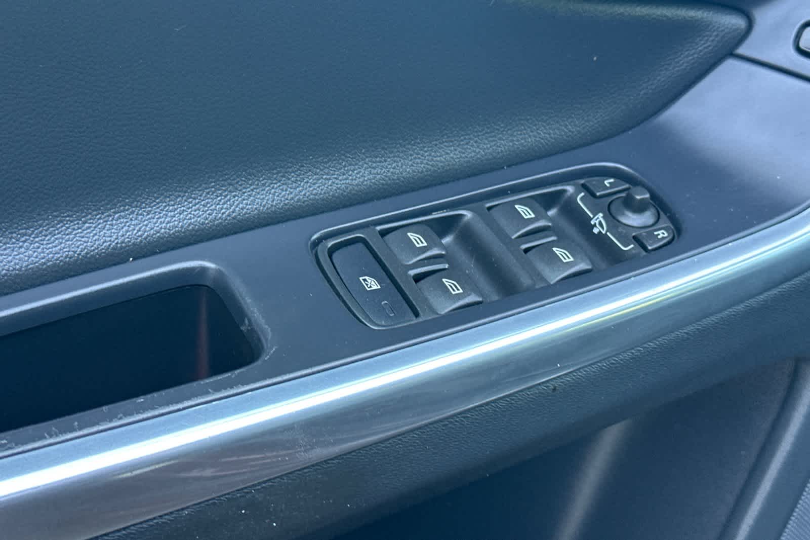 Thumbnail: 2016 Volvo XC60 - 13