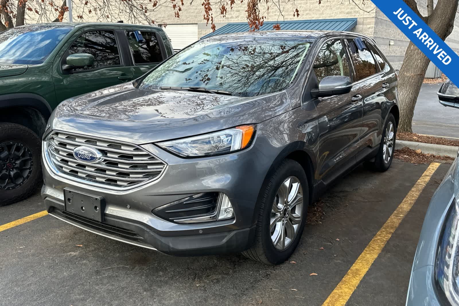 2024 Ford Edge Titanium's photo
