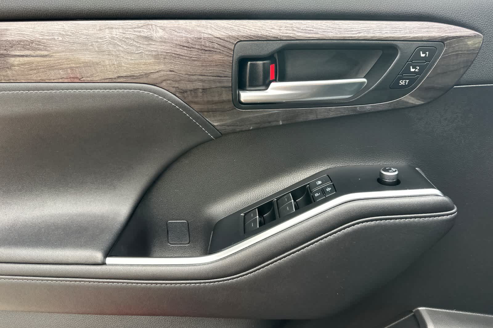 Thumbnail: 2020 Toyota Highlander - 12