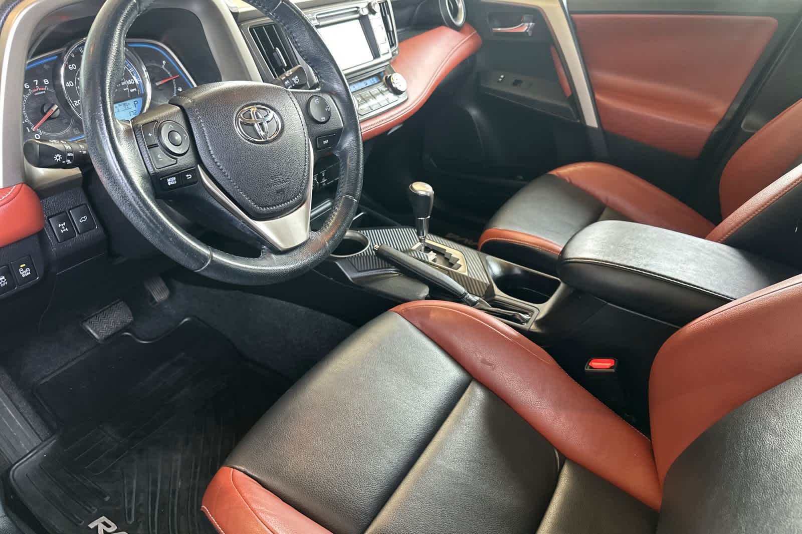 Thumbnail: 2015 Toyota RAV4 - 11