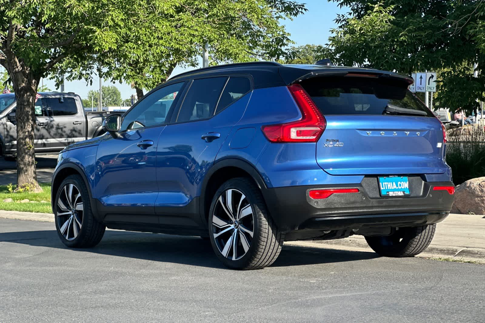 Thumbnail: 2021 Volvo XC40 - 6