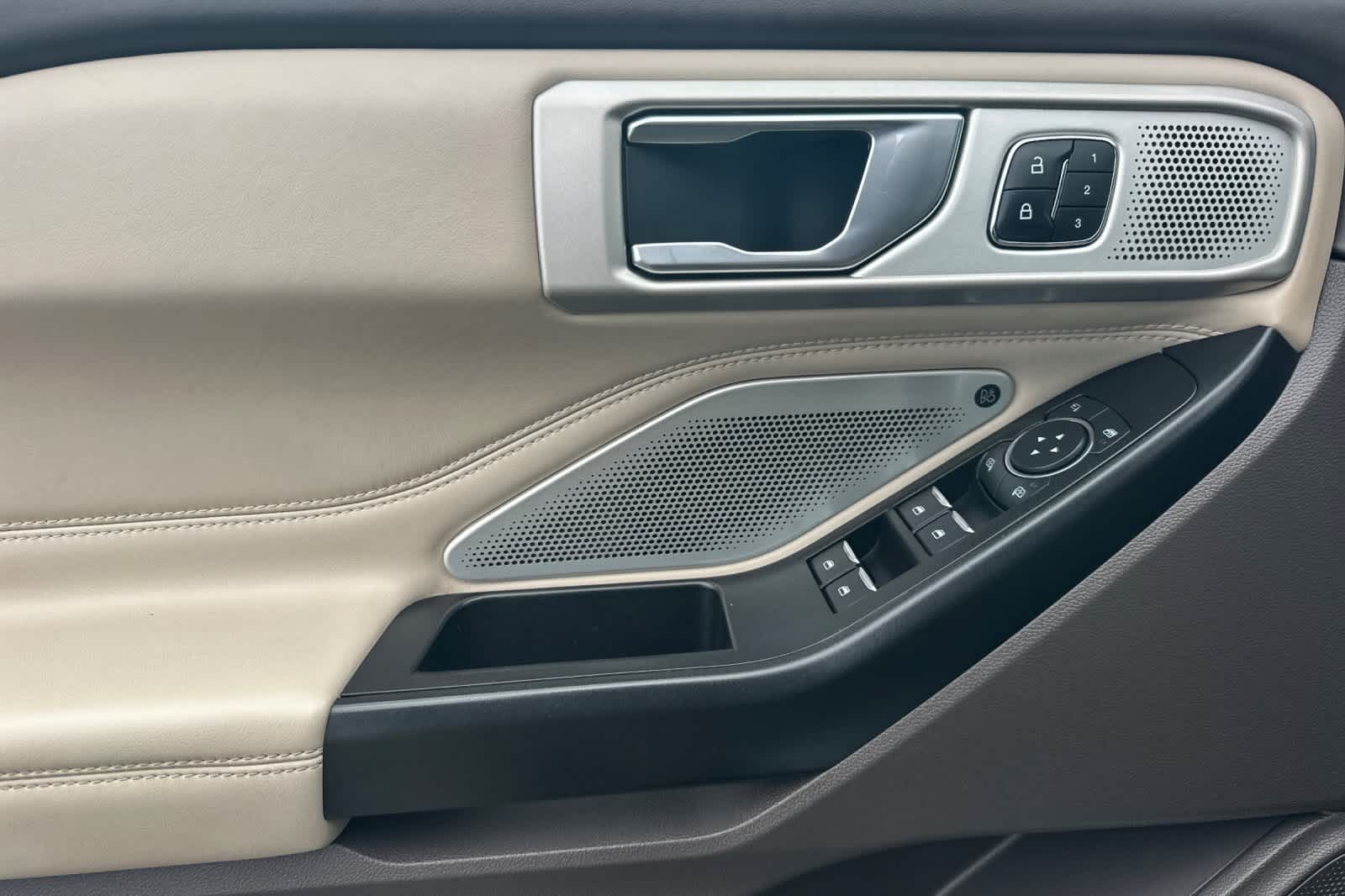 Thumbnail: 2020 Ford Explorer - 12