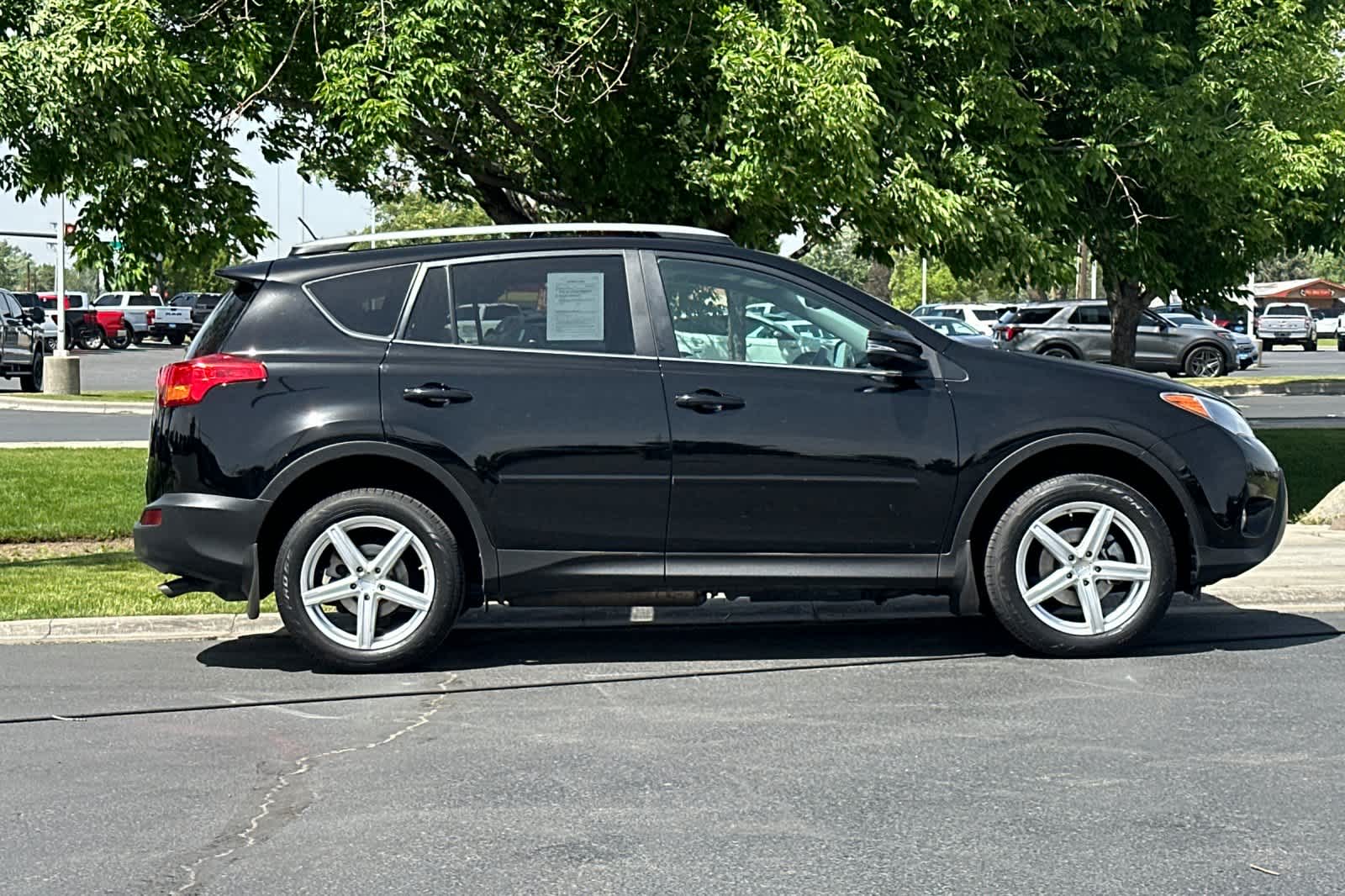 Thumbnail: 2015 Toyota RAV4 - 8