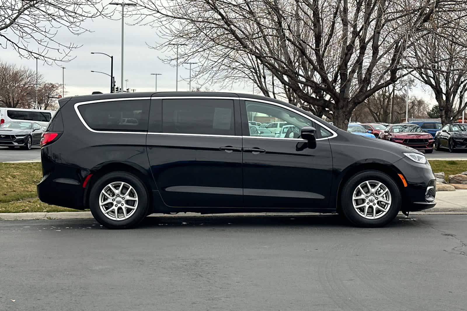 Thumbnail: 2024 Chrysler Pacifica - 8