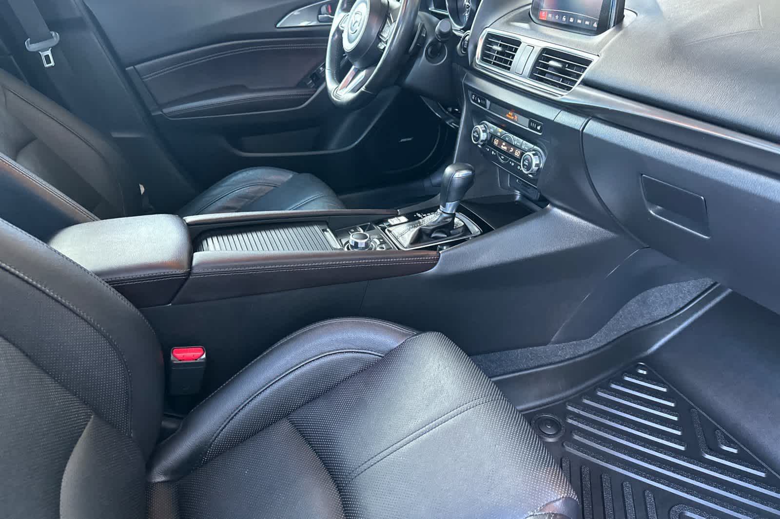 Thumbnail: 2018 Mazda Mazda3 - 15