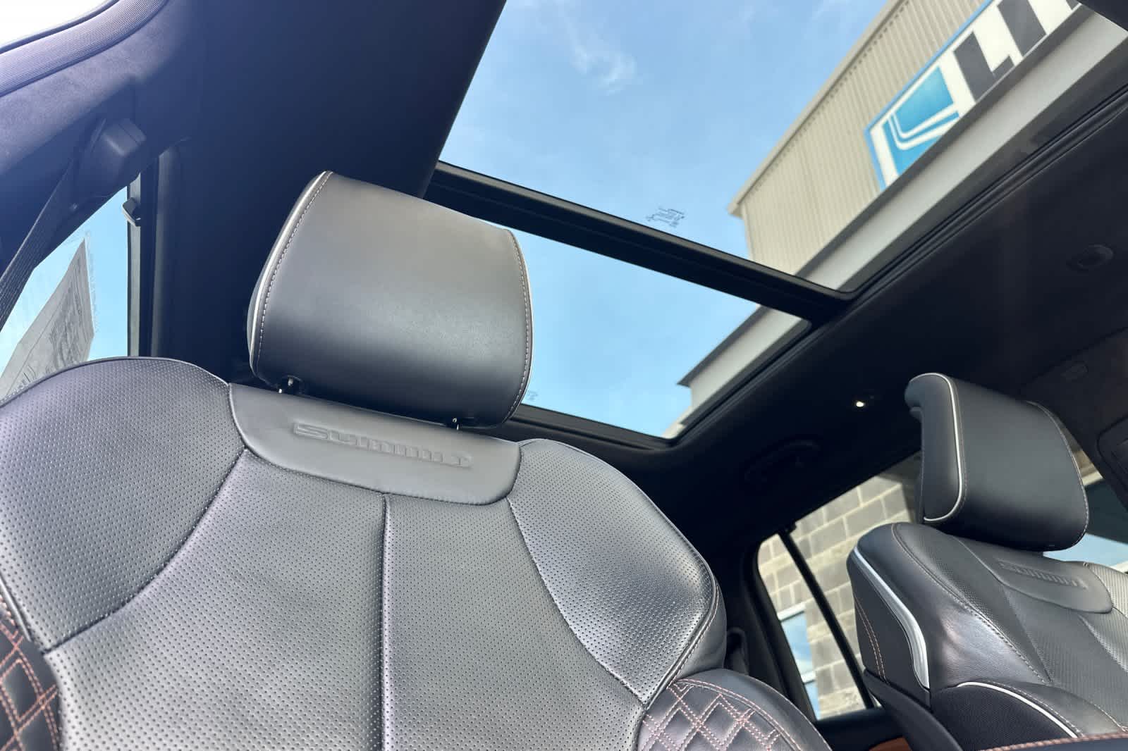 Thumbnail: 2023 Jeep Grand Cherokee - 17