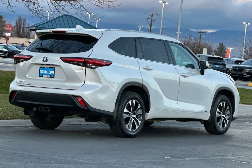 Used 2022 Toyota Highlander Hybrid XLE SUV