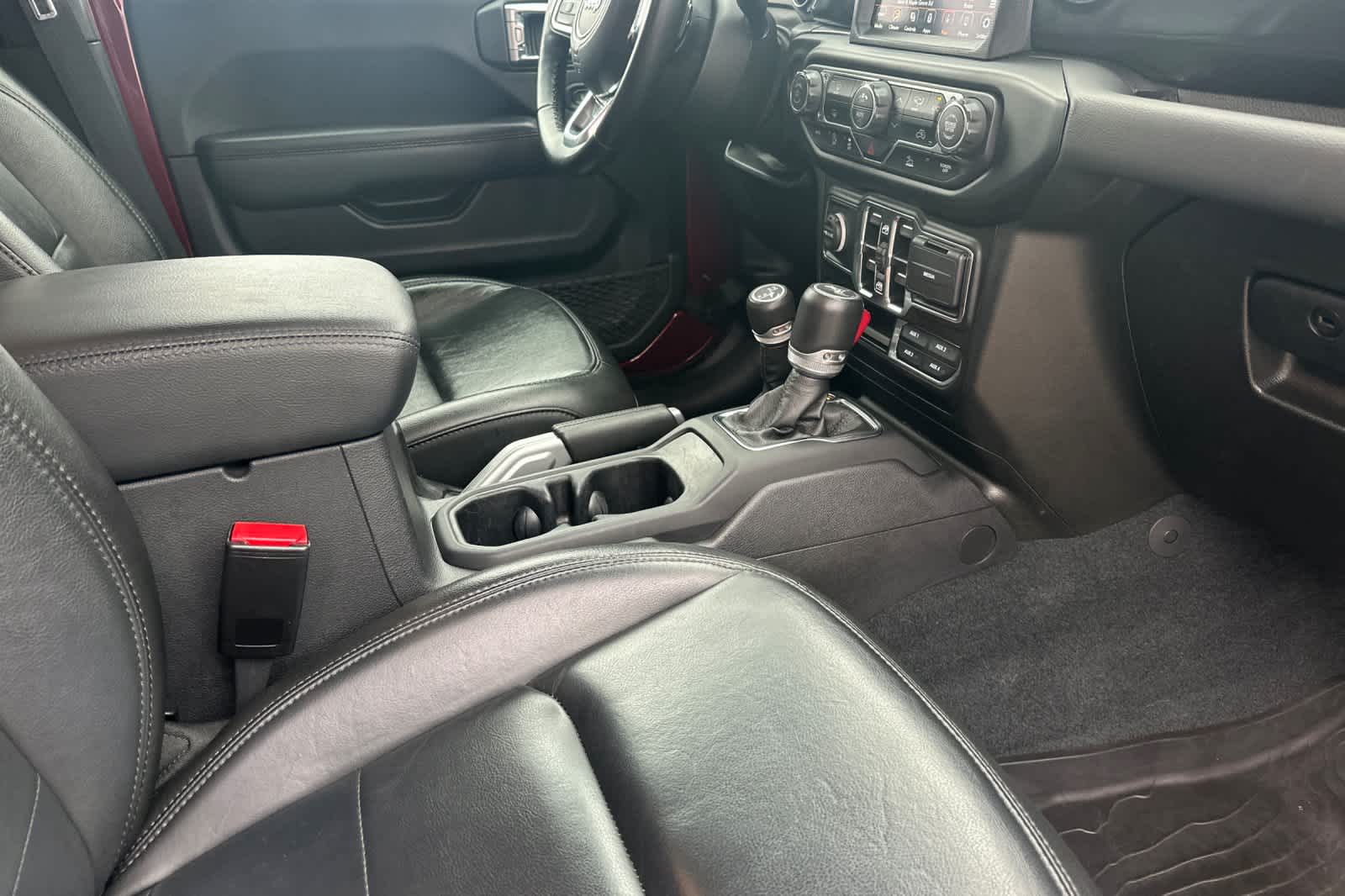 Thumbnail: 2022 Jeep Wrangler - 16