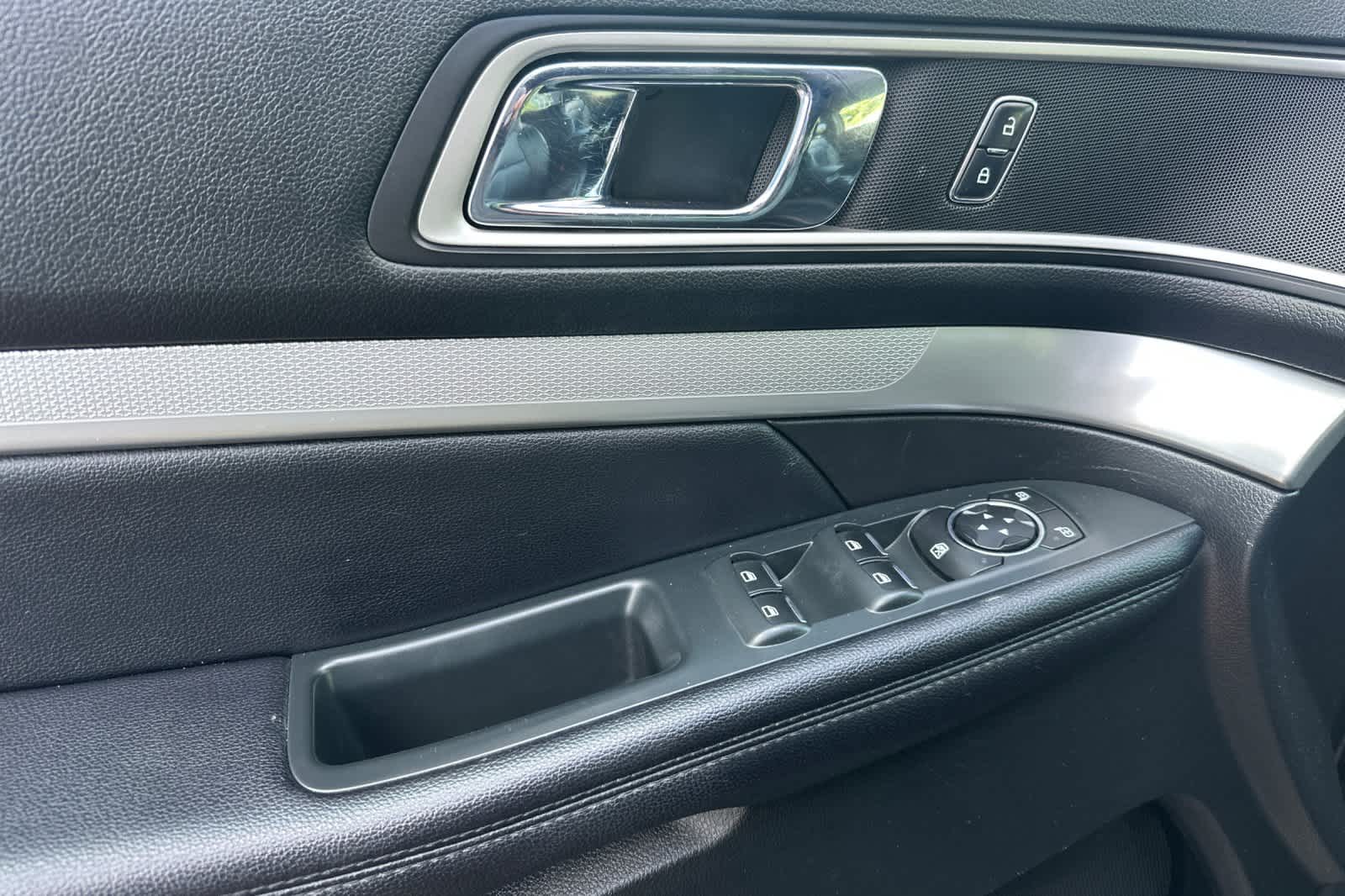 Thumbnail: 2016 Ford Explorer - 12