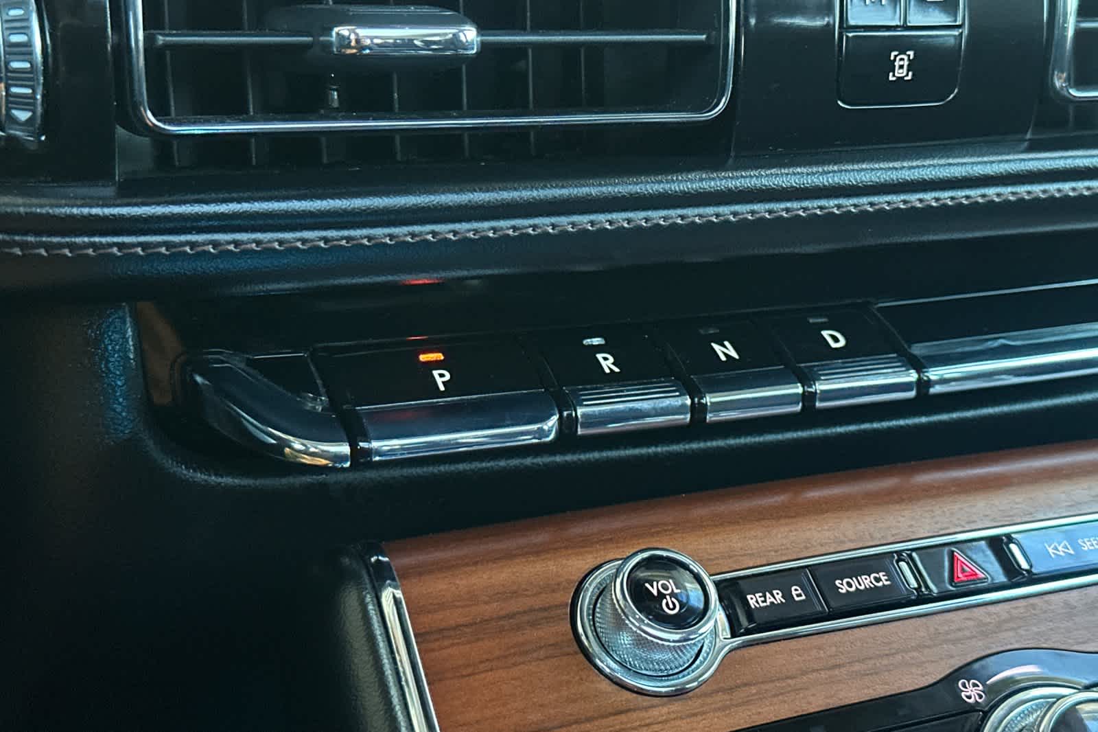 Thumbnail: 2021 Lincoln Aviator - 23