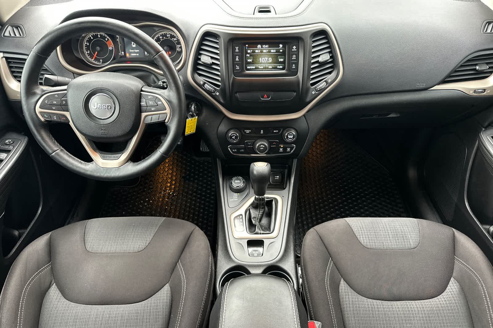 2017 Jeep Cherokee Latitude photo 3