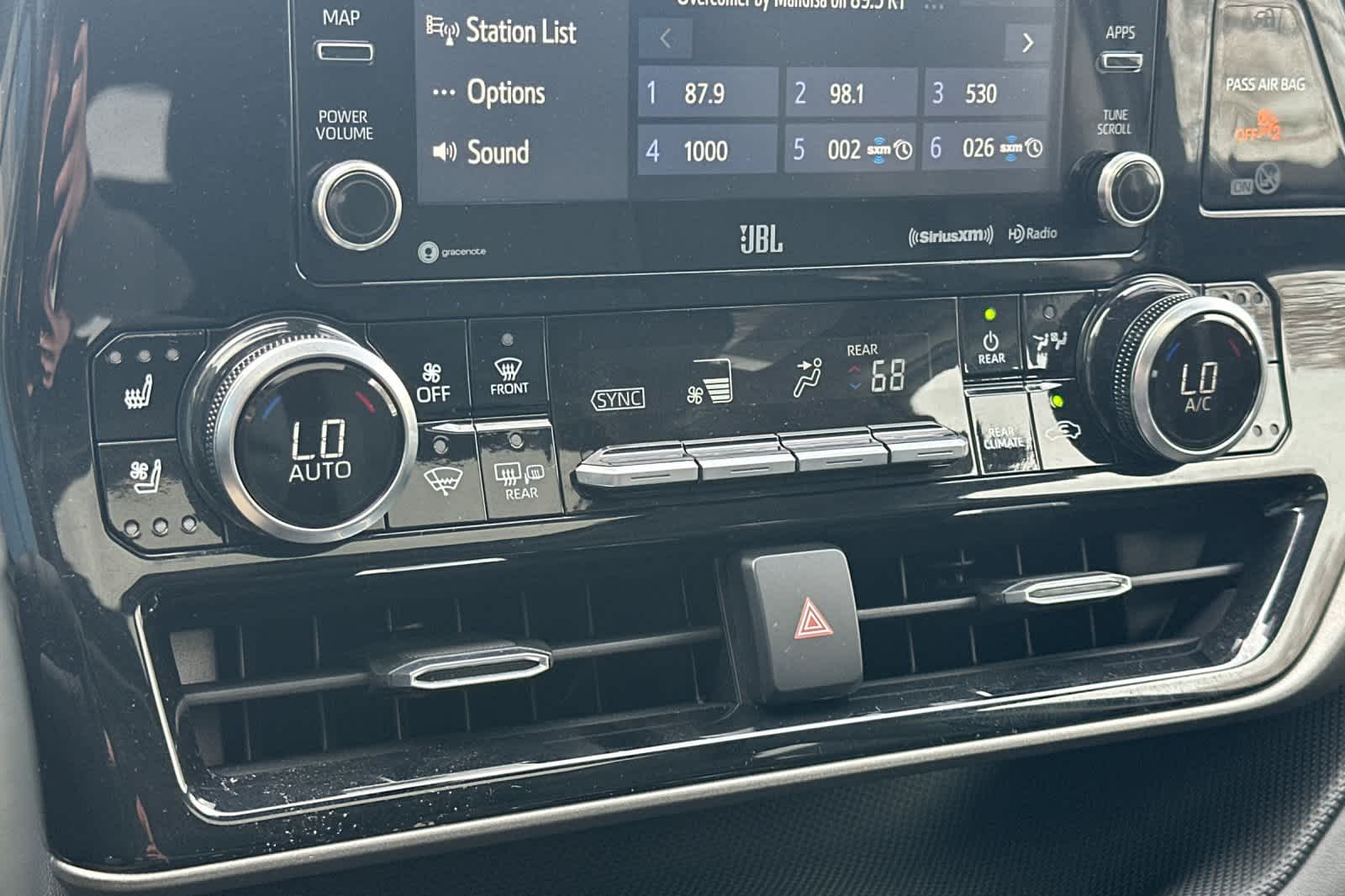 Thumbnail: 2020 Toyota Highlander - 21