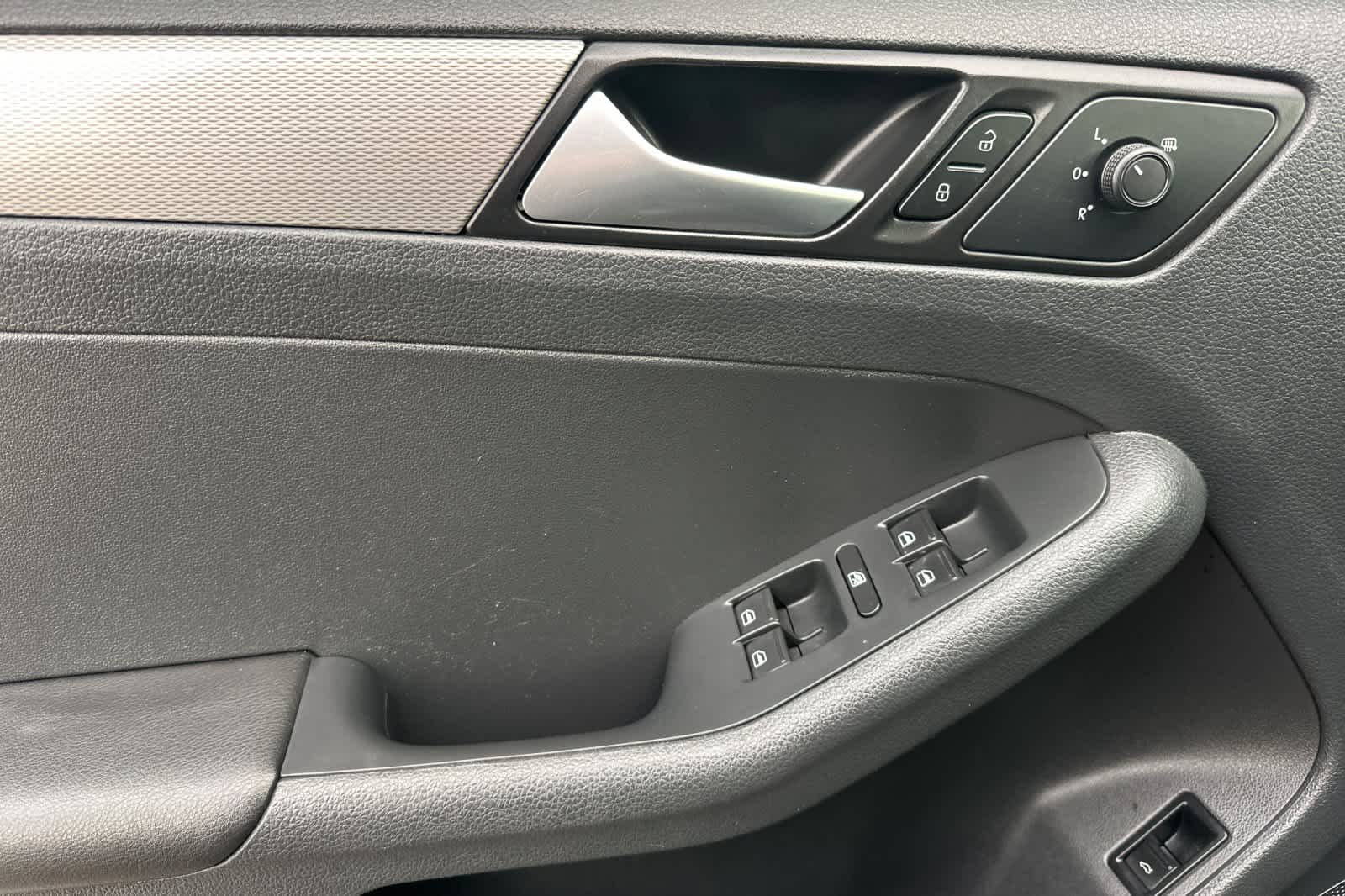 Thumbnail: 2017 Volkswagen Jetta - 12