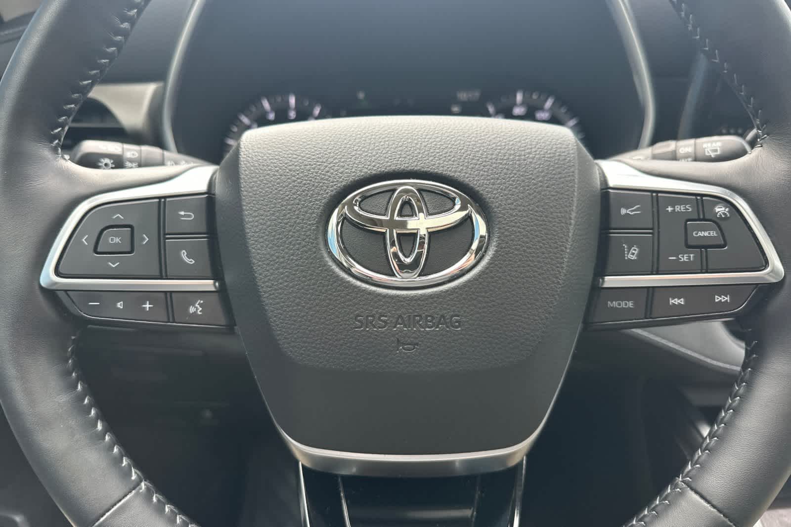 Thumbnail: 2020 Toyota Highlander - 24