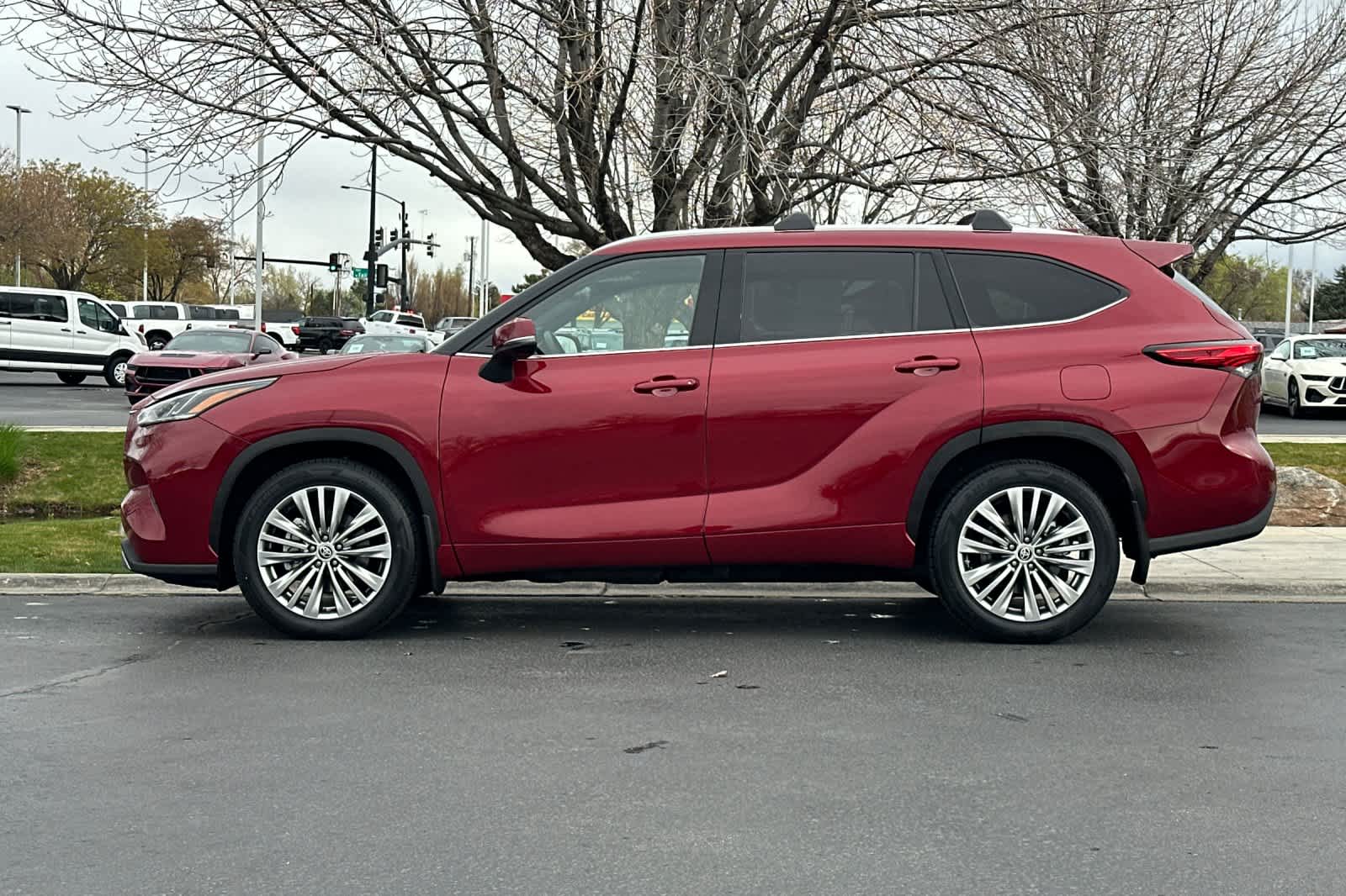 Thumbnail: 2023 Toyota Highlander - 5