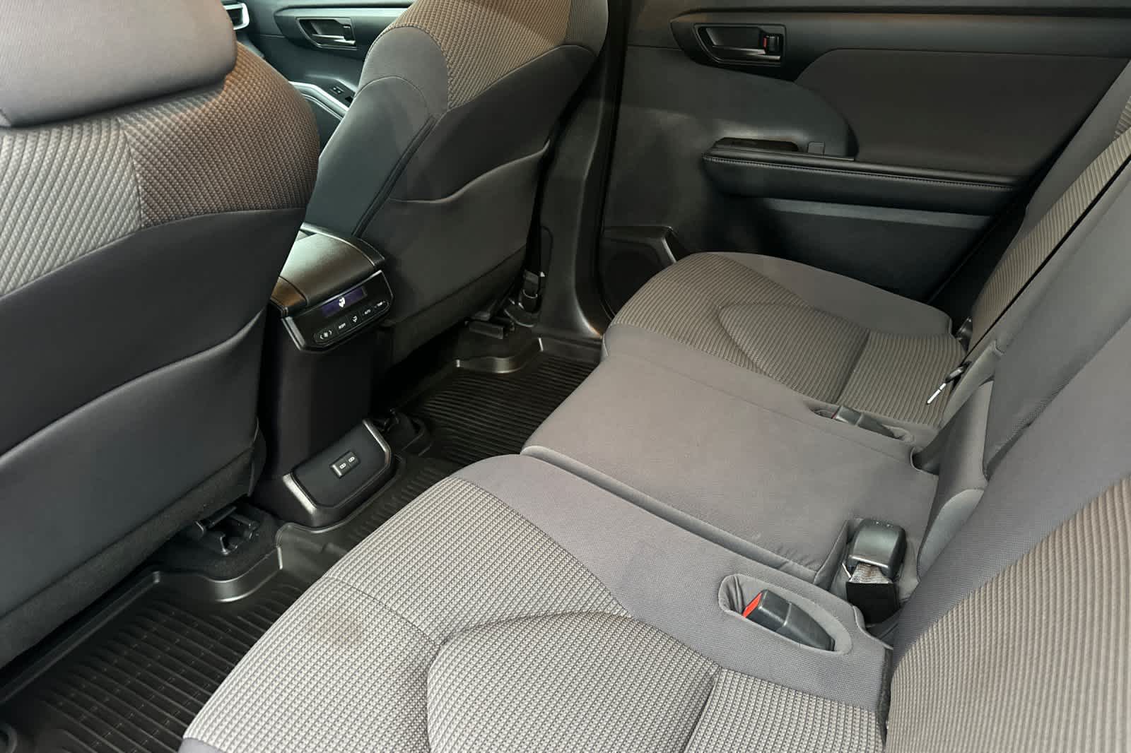 Thumbnail: 2023 Toyota Highlander - 4