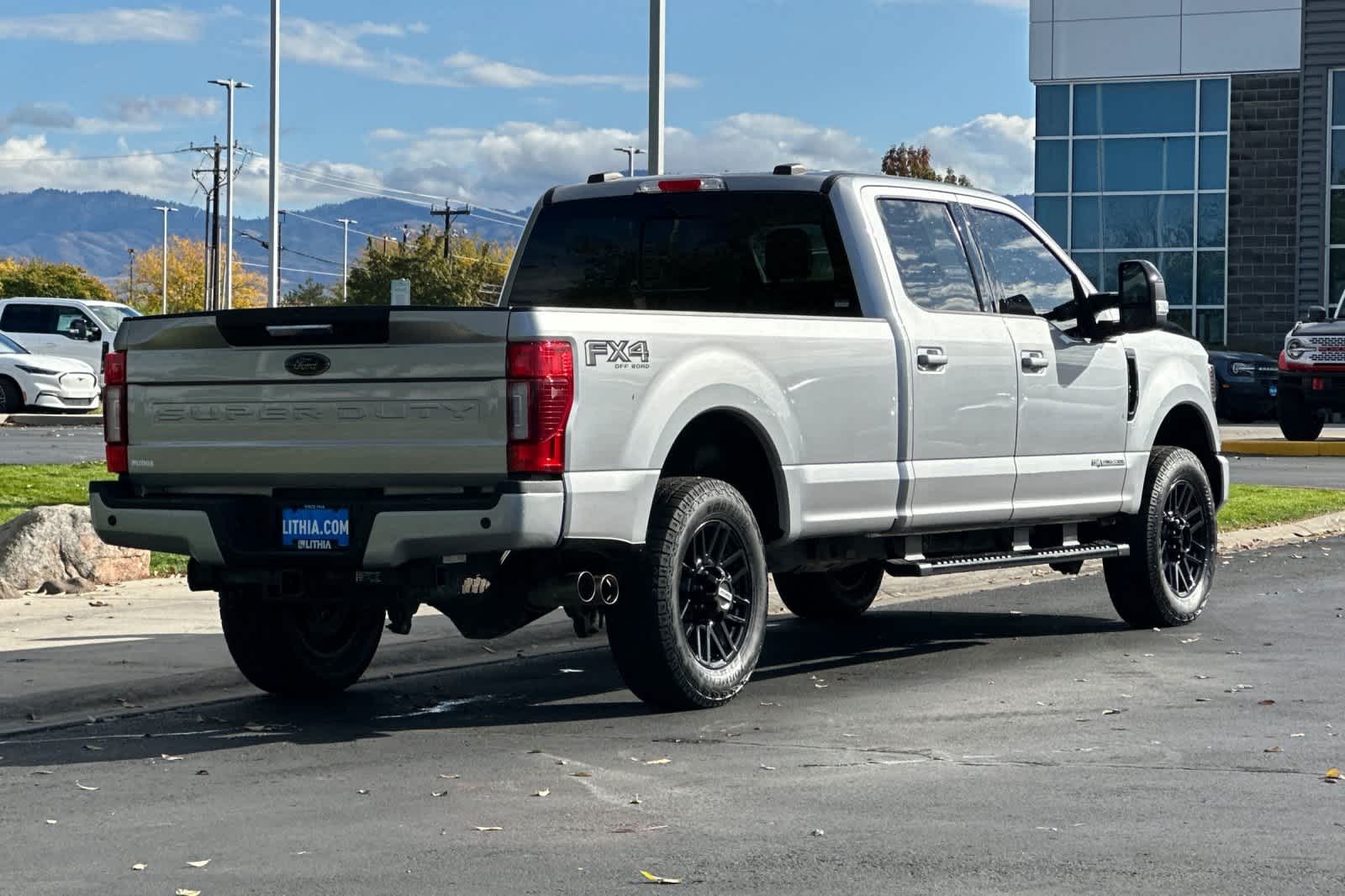 2021 Ford F-350 Lariat photo 2