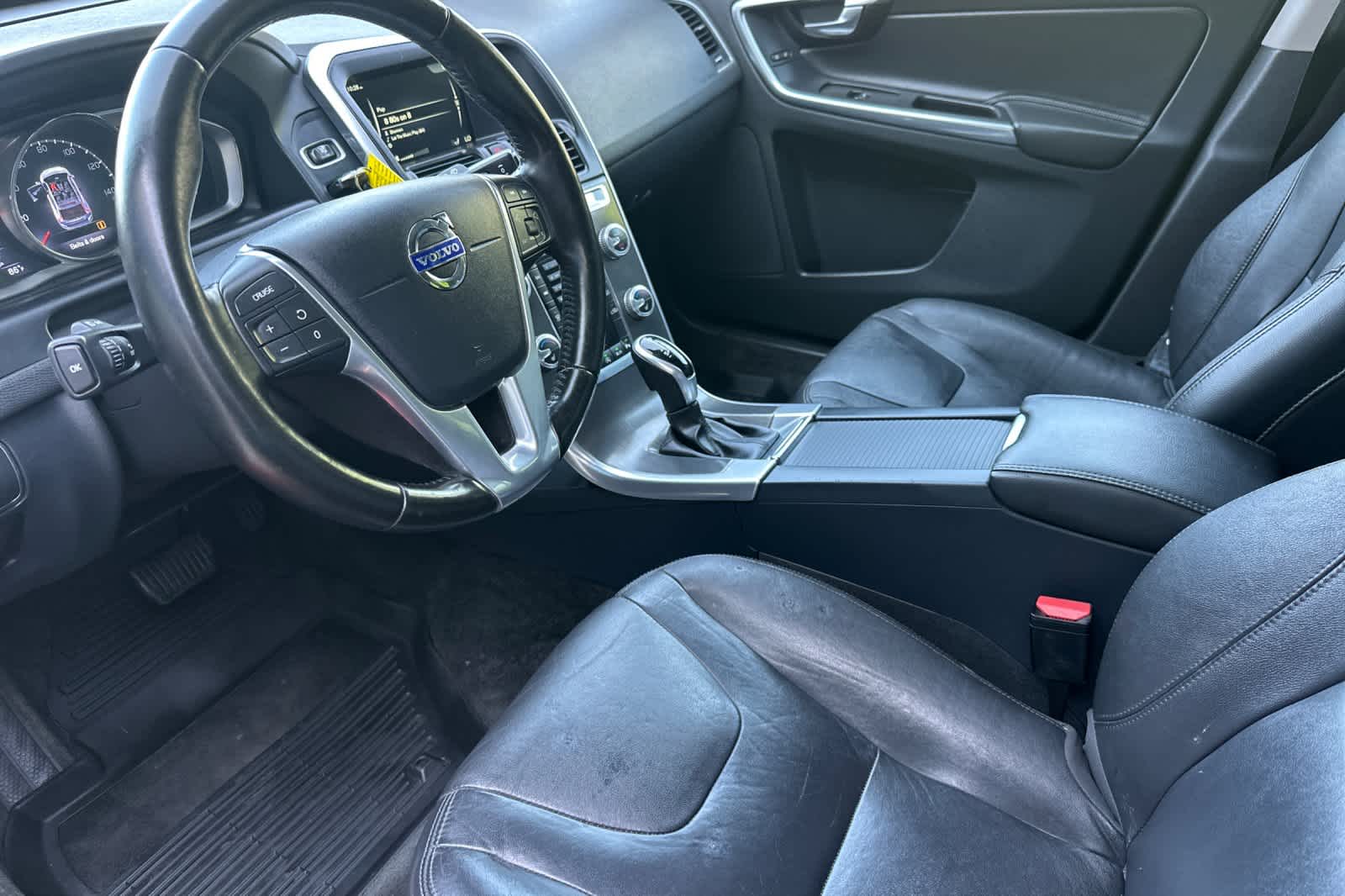 Thumbnail: 2016 Volvo XC60 - 11